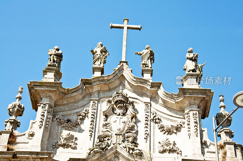 葡萄牙波尔图的Igreja do Carmo (Nossa Senhora do Carmo第三等级教堂)和Igrejas Carmelitas Carmo孪生教堂的外观。